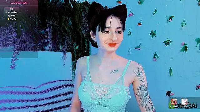 Snapshot of Kira__Cutie chatting on May 2026 10:20:02 PM Kira Cutie online show from May 2026 10:20:02 PM