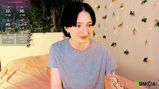 Snapshot of Kira__Cutie chatting on May 2026 09:21:02 PM Kira Cutie online show from May 2026 09:21:02 PM