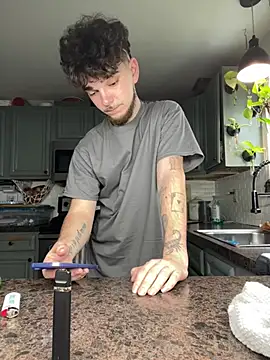 dommydom7177 online show from April 2026 05:08:02 PM