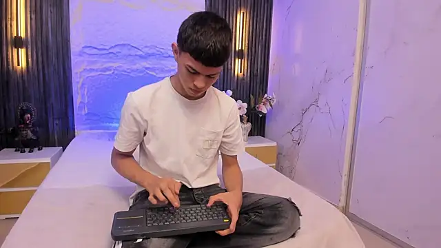 Snapshot of Apolo_jonnes chatting on April 2026 02:23:01 AM Apolo jonnes online show from April 2026 02:23:01 AM