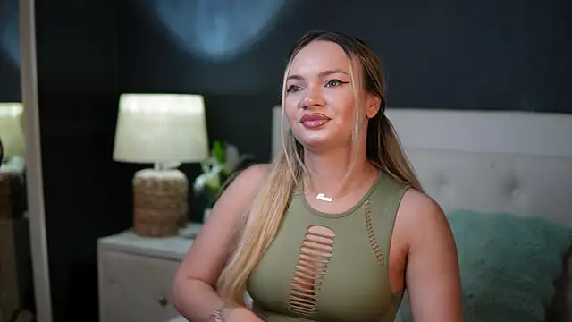 Snapshot of DaliaParis chatting on August 2026 08:47:01 PM DaliaParis online show from August 2026 08:47:01 PM