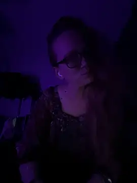 LizzieZ1975 online show from May 2026 11:58:01 PM