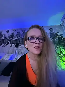 LizzieZ1975 online show from May 2026 08:30:02 PM