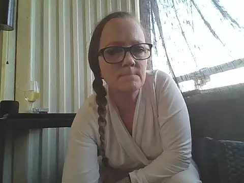 LizzieZ1975 online show from May 2026 06:33:02 PM