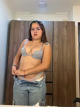 angel rousse01 online show from April 2026 01:18:01 PM