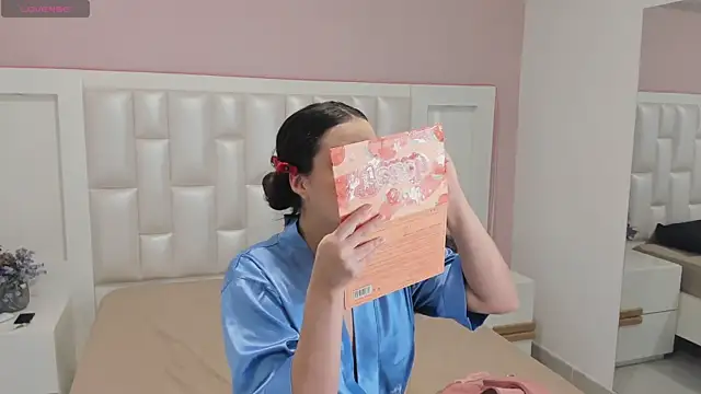 Snapshot of KylieLumi chatting on March 2026 12:04:02 PM KylieLumi online show from March 2026 12:04:02 PM