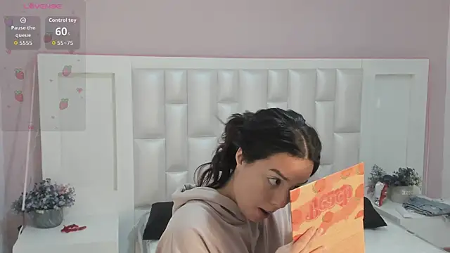 Snapshot of KylieLumi chatting on March 2026 12:06:02 PM KylieLumi online show from March 2026 12:06:02 PM