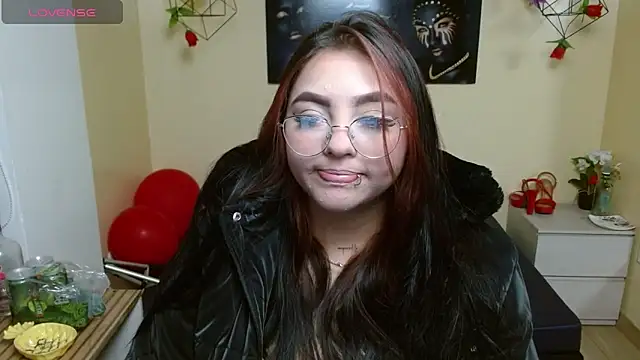 Miley Clarck online show from April 2026 12:32:02 PM
