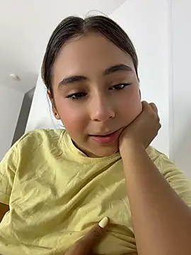 Snapshot of MelodyRey__ chatting on May 2026 01:51:02 AM MelodyRey online show from May 2026 01:51:02 AM