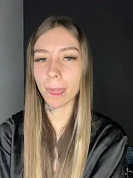 alyssa 22 online show from June 2026 10:51:01 PM