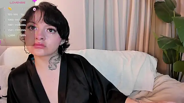 Snapshot of _EmilyRouge_ chatting on July 2026 12:11:02 AM EmilyRouge online show from July 2026 12:11:02 AM