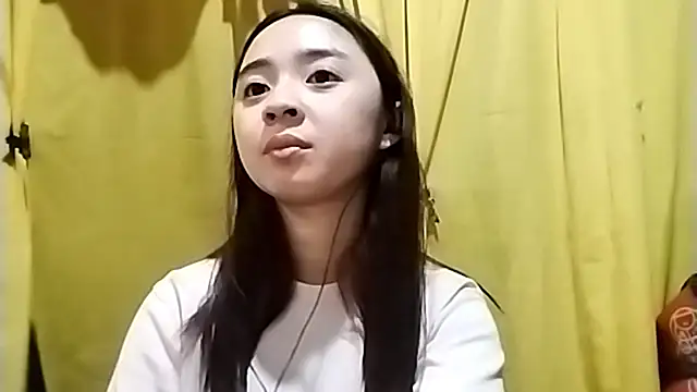 LenoraLacassagne online show from April 2026 04:11:02 PM