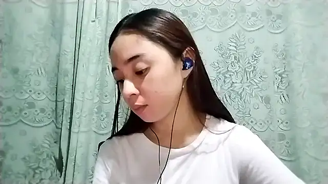 LenoraLacassagne online show from April 2026 03:29:01 PM