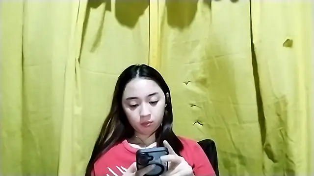 LenoraLacassagne online show from April 2026 05:27:02 PM