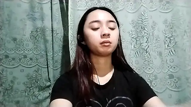 LenoraLacassagne online show from April 2026 03:52:02 PM