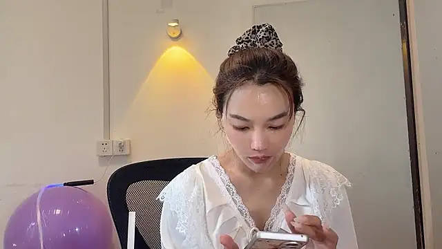 leilei998 online show from April 2026 07:14:01 AM
