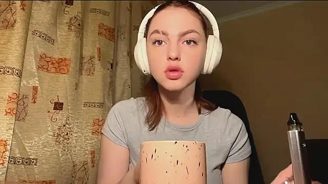 Snapshot of alisaonlyforu chatting on April 2026 03:13:01 AM alisaonlyforu online show from April 2026 03:13:01 AM