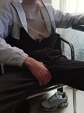 Snapshot of Skinboy06 chatting on April 2026 01:08:02 PM Skinboy06 online show from April 2026 01:08:02 PM