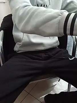 Skinboy06 online show from April 2026 10:33:01 AM