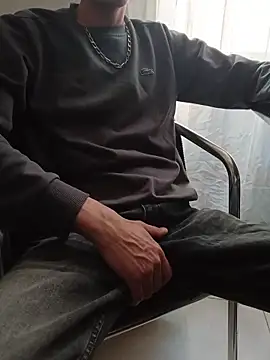 Snapshot of Skinboy06 chatting on April 2026 03:24:01 PM Skinboy06 online show from April 2026 03:24:01 PM