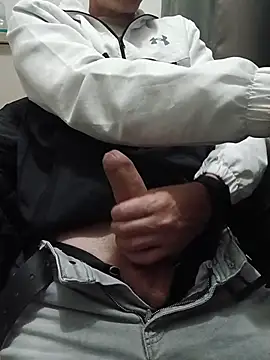 Snapshot of Skinboy06 chatting on April 2026 08:11:02 PM Skinboy06 online show from April 2026 08:11:02 PM