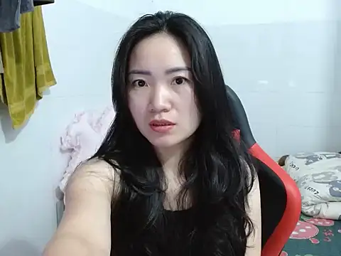 Snapshot of Olivia_cute68 chatting on April 2026 06:05:01 AM Olivia cute68 online show from April 2026 06:05:01 AM