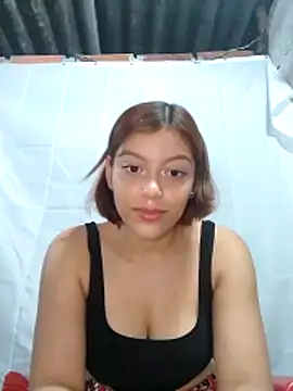 ESTRELLA-HOT- online show from April 2026 12:33:01 PM