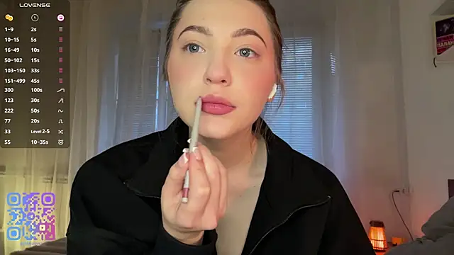 1Kellynaive online show from April 2026 04:02:02 PM