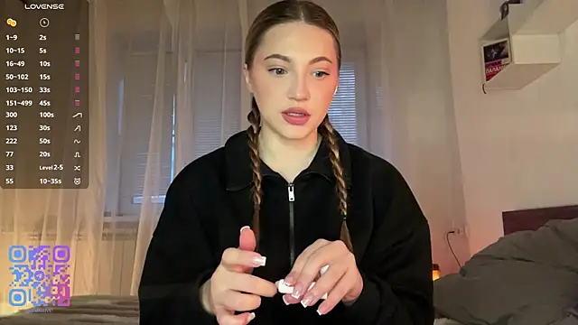 1Kellynaive online show from April 2026 04:02:01 PM