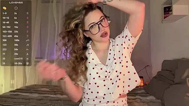 1Kellynaive online show from April 2026 06:33:02 PM