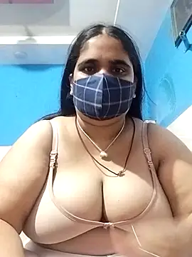 Snapshot of MoonlightMira chatting on July 2026 07:15:01 AM MoonlightMira online show from July 2026 07:15:01 AM