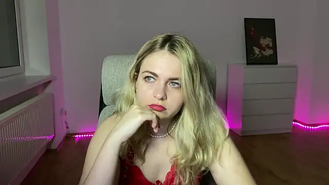 EvaKraz online show from April 2026 07:20:01 PM