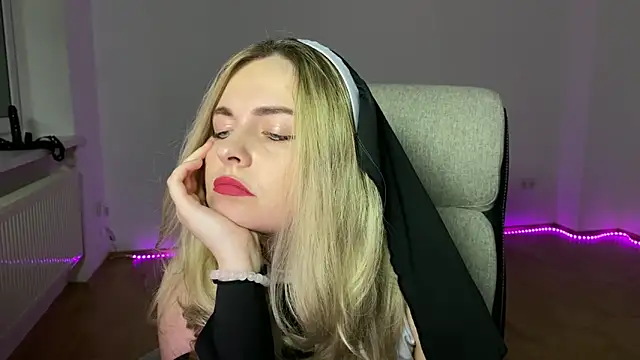 EvaKraz online show from April 2026 06:05:01 PM