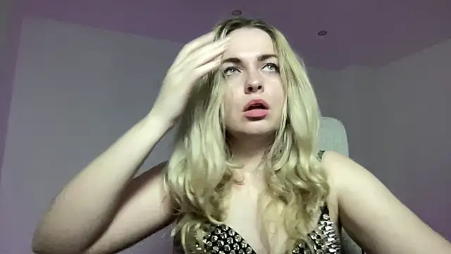 EvaKraz online show from April 2026 09:15:02 PM