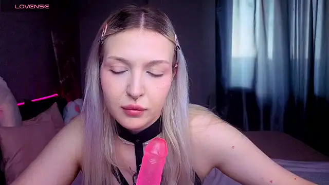 BlondieSummer online show from April 2026 02:32:02 PM