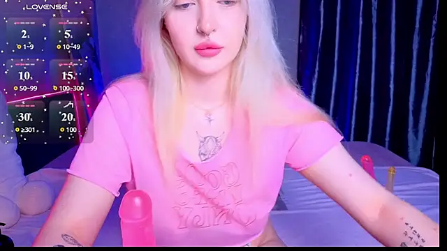 BlondieSummer online show from June 2026 06:13:01 PM