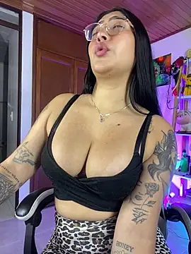 Snapshot of ami_santos chatting on April 2026 01:04:01 PM ami santos online show from April 2026 01:04:01 PM