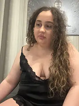 CurlyMaddie online show from April 2026 06:58:02 PM