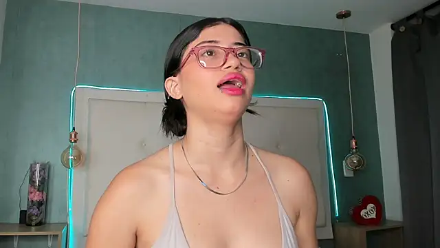 Snapshot of mia_gomez7 chatting on June 2026 01:53:02 PM mia gomez7 online show from June 2026 01:53:02 PM