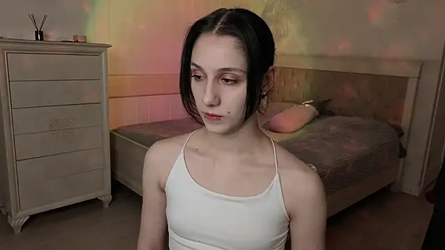 MilaVey online show from April 2026 04:37:01 PM