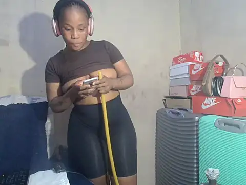 Lindabee200 online show from May 2026 03:31:02 PM