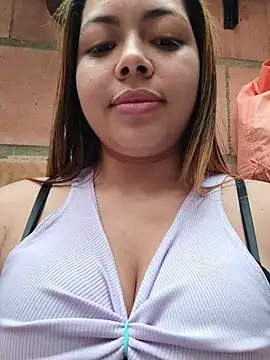 Snapshot of Yelii_ chatting on June 2026 05:52:02 PM Yelii online show from June 2026 05:52:02 PM