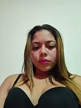 Snapshot of Yelii_ chatting on June 2026 08:30:01 PM Yelii online show from June 2026 08:30:01 PM