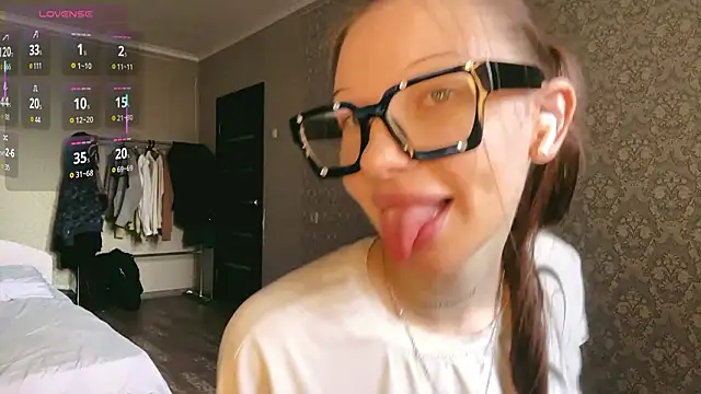 honeywander online show from March 2026 03:29:01 AM