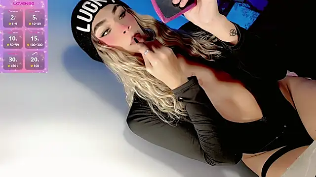 khloe Gils online show from April 2026 11:20:02 PM