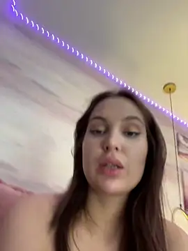 Luna Raif online show from April 2026 06:19:01 AM