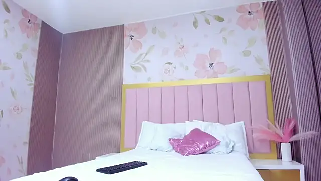 Alanah R online show from April 2026 02:29:02 PM