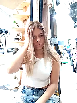 alanna6950 online show from April 2026 04:22:02 PM