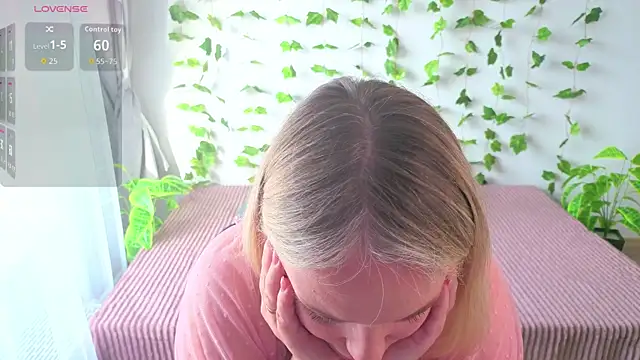 MonikFoxi online show from April 2026 04:05:02 AM