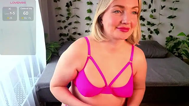 MonikFoxi online show from April 2026 04:25:01 AM
